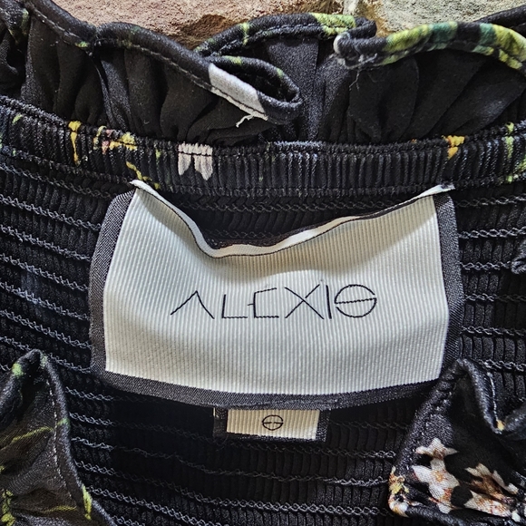 Alexis Elsa Top in Botanical Black Small - Picture 8 of 11